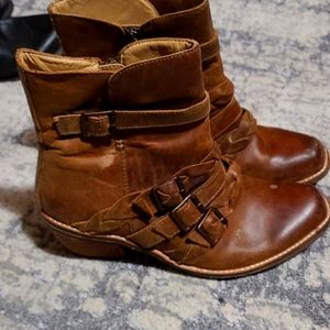 Latigo boots